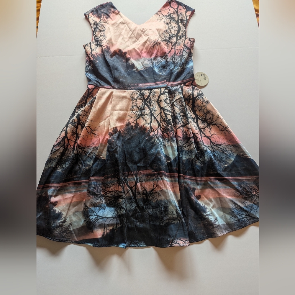 Yumi by Modcloth Sunset Scene Tree Dress with back buckle, size US 10
